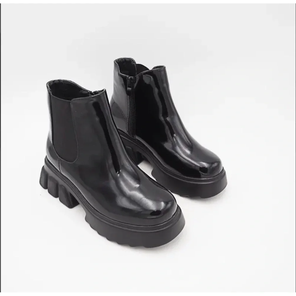 #47 Maxine Chelsea Chunky Heel Low Boots - Picture 4 of 8